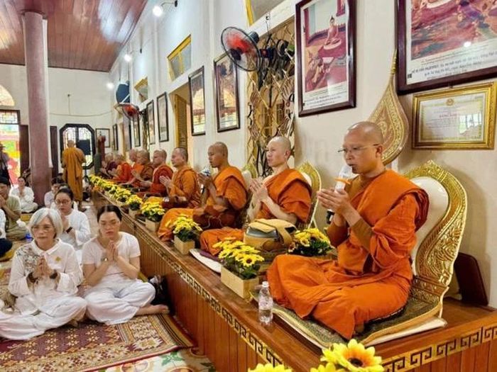 Khóa lễ chúc lành đến Phật tử