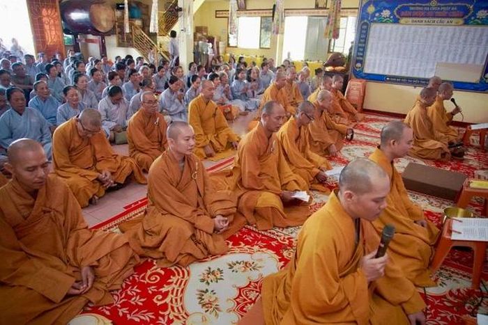 Chư Tăng, Phật tử trong khóa lễ