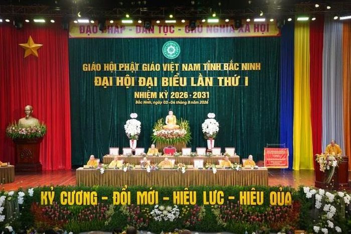 Hòa thượng Chứng minh và Đoàn Chủ tịch Đại hội