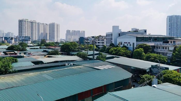 Các khu nhà xưởng này được hình thành từ nhiều năm nay, phần lớn nằm trên đất nông nghiệp. Ảnh: Quang Phong.