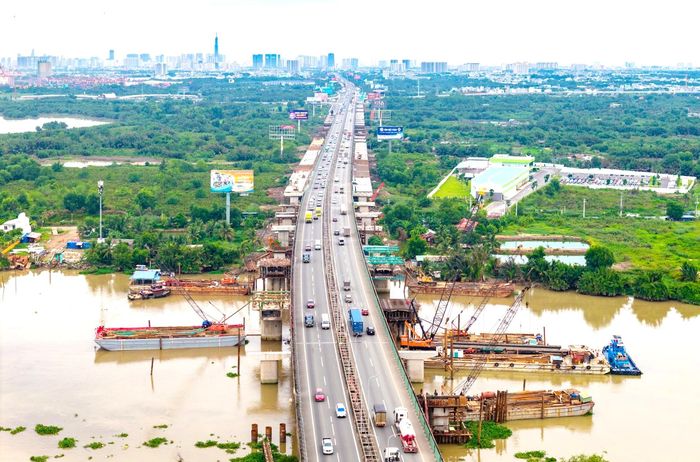 Thời gian qua, các dự án giao thông bị ảnh hưởng không nhỏ bởi biến động giá nhiên liệu, vật liệu. (Ảnh minh họa).