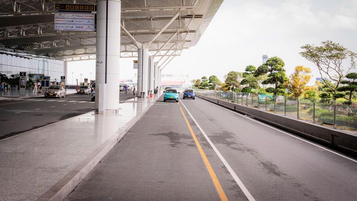 Khu vực này được chia thành 5 làn giao thông. Trong đó, làn số 1, 2, 3 chỉ dành cho phương tiện vào từ hướng từ cầu Nhật Tân; làn số 4, 5 dành cho các phương tiện vào từ hướng cầu Thăng Long hoặc bãi xe P4.