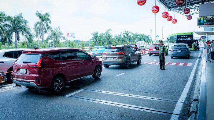 Phương án mới được áp dụng đồng thời tại cả hai nhà ga T1 và T2 với các nội dung chính gồm điều chỉnh hệ thống đường tiếp cận nhà ga, tổ chức lại khu vực đón, trả khách tại các tầng.