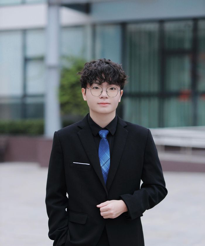 Nguyễn Quý Bảo lớp 12E khóa 55 trường THPT Chuyên Ngoại ngữ. Ảnh: NVCC