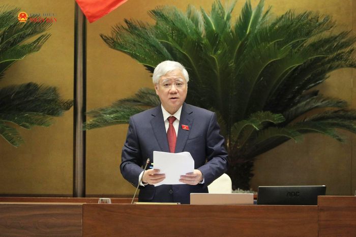 Phó Chủ tịch Thường trực Quốc hội Đỗ Văn Chiến điều hành phiên họp. Ảnh: Hồ Long