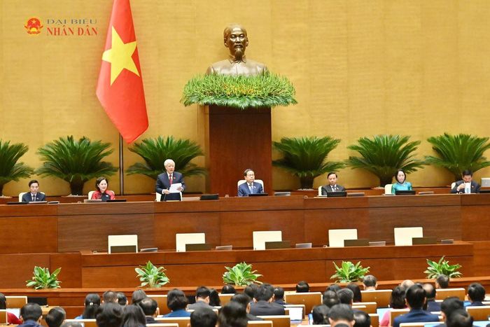 Phó Chủ tịch Thường trực Quốc hội Đỗ Văn Chiến điều hành nội dung phiên họp. Ảnh: Quang Khánh