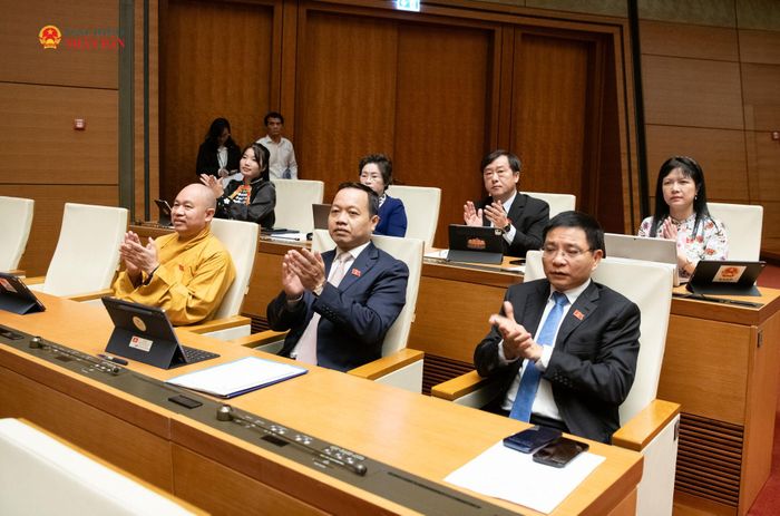 Các đại biểu dự phiên họp. Ảnh: Lâm Hiển
