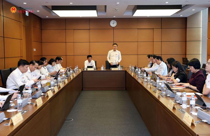 Quang cảnh phiên thảo luận tại Tổ 5
