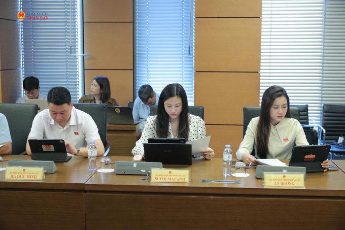 Đại biểu Quốc hội tỉnh Lào Cai tham dự phiên họp Tổ