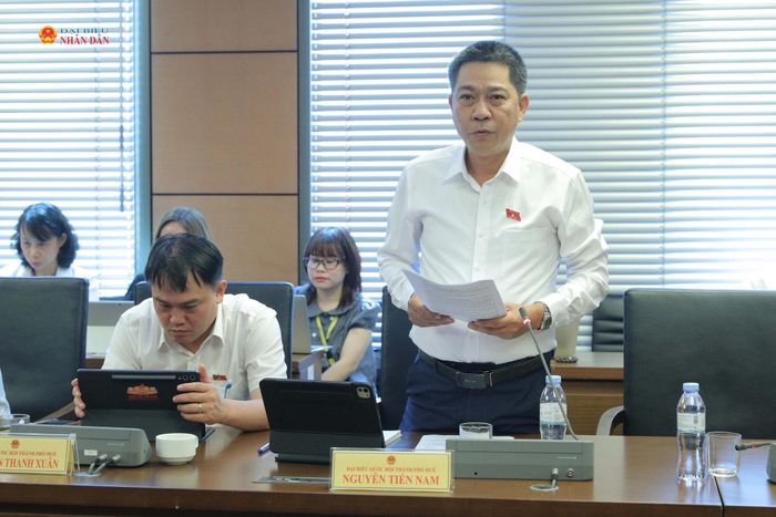 ĐBQH Nguyễn Tiến Nam (TP. Huế) phát biểu. Ảnh: Hồ Long
