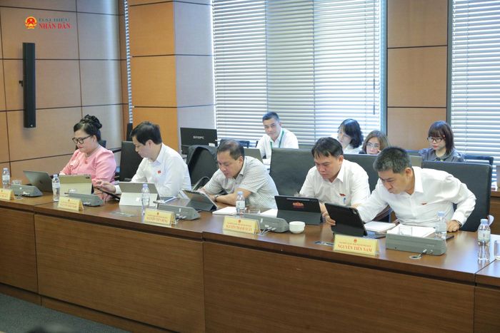 Đại biểu Quốc hội TP. Huế tham dự phiên họp Tổ