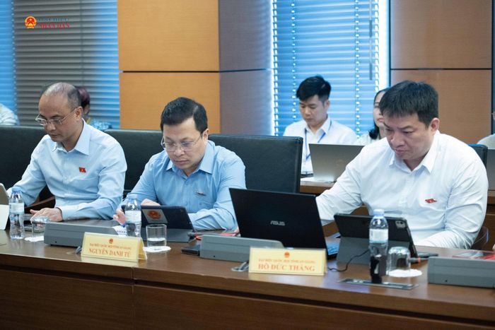 Các ĐBQH tỉnh An Giang tham gia phiên thảo luận tổ