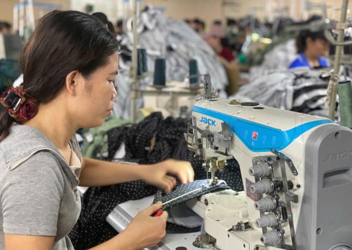 So với nông nghiệp, làm công nhân sẽ có thu nhập ổn định hơn