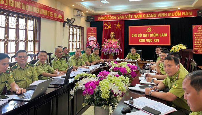 Hình ảnh tại điểm cầu Chi bộ Hạt kiểm lâm Khu vực XVI