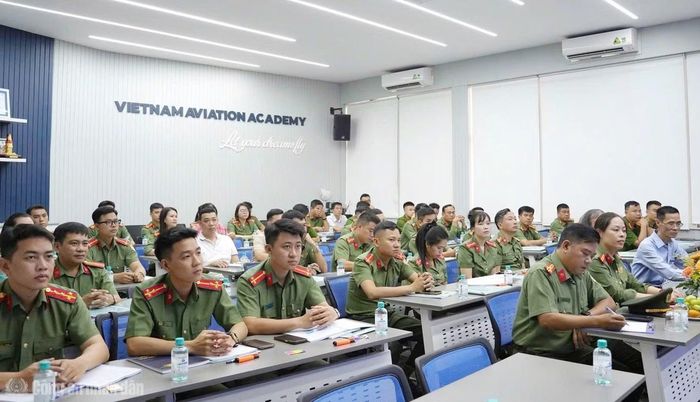 CBCS Công an Cà Mau tham gia chương trình huấn luyện cho nhân viên kiểm soát hàng không tại Học viện hàng không Việt Nam (tháng 5/2026).