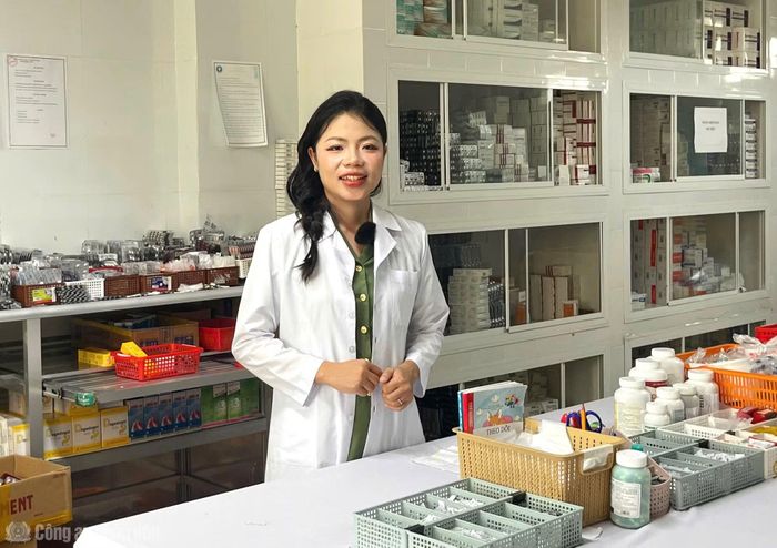 Thiếu tá Dương Thu Hương, cán bộ Bệnh viện Công an Cà Mau chia sẻ về quá trình học tập, ứng dụng tiếng Anh trong quá trình công tác.
