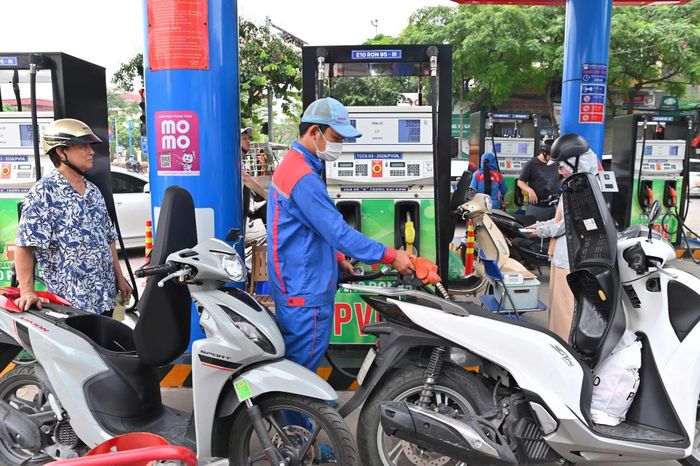Chỉ số giá tiêu dùng (CPI) tháng 7/2026 giảm 0,12% so với tháng trước, chủ yếu do giá xăng dầu, lương thực và thực phẩm giảm.