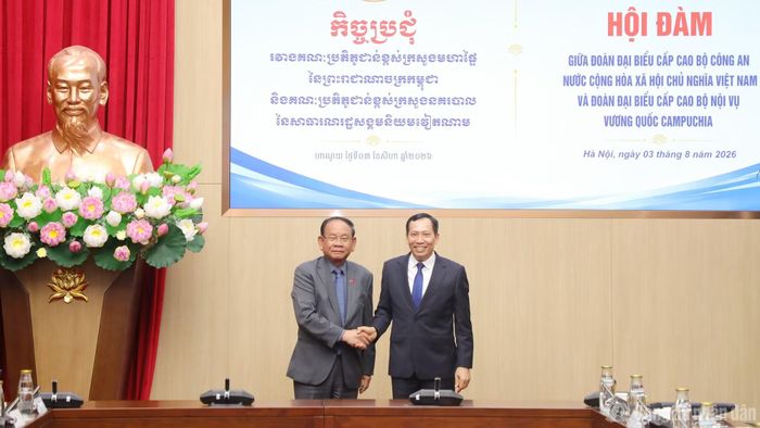 Thứ trưởng Lê Văn Tuyến và ngài Santibindit Chan Ean.