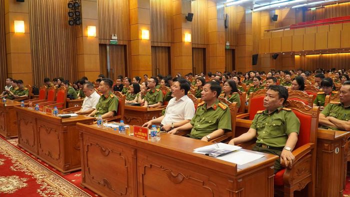  Lễ bốc thăm vị trí căn hộ tại dự án nhà ở cho CBCS CAND ở phường Khương Đình, TP Hà Nội (ngày 16/5/2026) được tổ chức trang trọng, công khai, minh bạch dưới sự chứng kiến của các đơn vị chức năng và CBCS trong diện bốc thăm. 