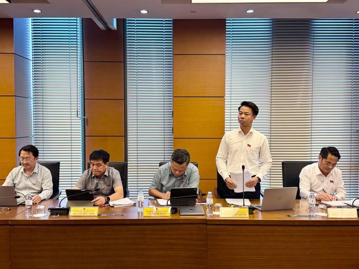 Đại biểu Hoàng Quốc Khánh đề nghị tiếp tục rà soát, hoàn thiện quy định để vừa ngăn chặn hiệu quả việc lạm dụng khí N₂O.
