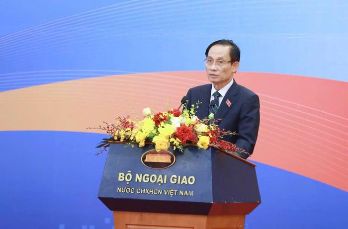 Bộ trưởng Bộ Ngoại giao Lê Hoài Trung đánh giá kết quả phối hợp giữa ba Bộ và đề xuất các định hướng tăng cường phối hợp trong thời gian tới.