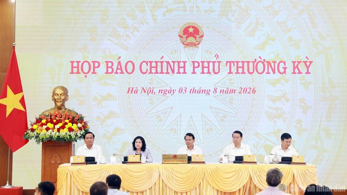 Bộ trưởng, Chủ nhiệm Văn phòng Chính phủ Đặng Xuân Phong chủ trì buổi họp báo.