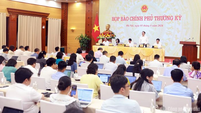 Quang cảnh buổi họp báo.