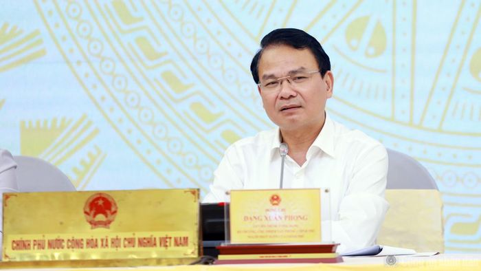 Bộ trưởng, Chủ nhiệm Văn phòng Chính phủ Đặng Xuân Phong điều hành phần trả lời.