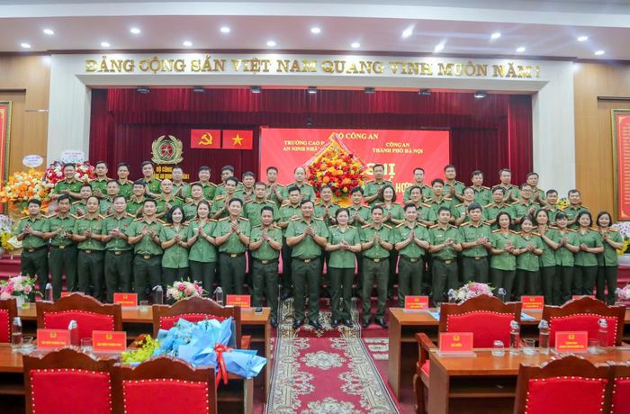 Các đại biểu tham dự hội nghị.
