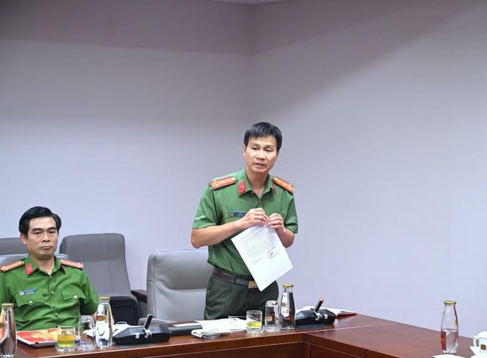 Đại tá Phạm Hữu Phúc, Phó Chánh Văn phòng Bộ Công an, thành viên Ban Chỉ đạo, Ban Tổ chức hội thi phát biểu tại cuộc họp.