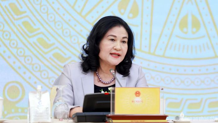  Đại diện Bộ Nội vụ trả lời 