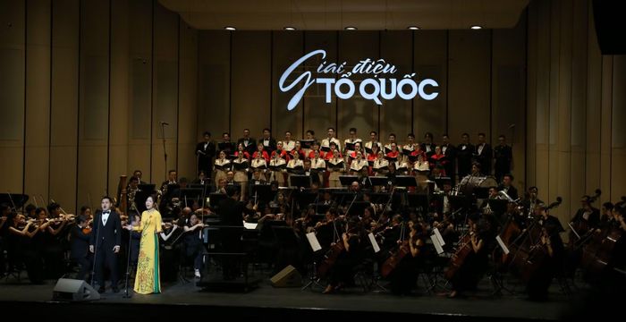 Chương trình nghệ thuật "Giai điệu Tổ quốc" tại Nhà hát Hồ Gươm tối 3/8.