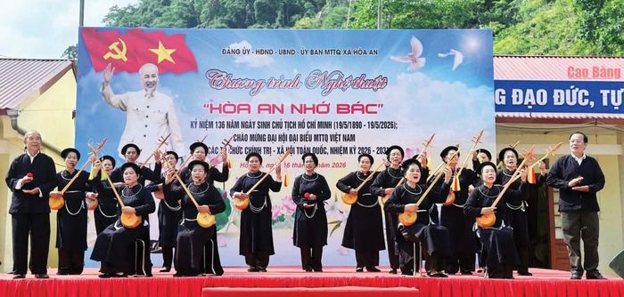 Hoạt động văn nghệ quần chúng xã Hòa An góp phần bảo tồn, phát huy bản sắc văn hóa các dân tộc, nâng cao đời sống tinh thần của người dân trong xây dựng nông thôn mới.