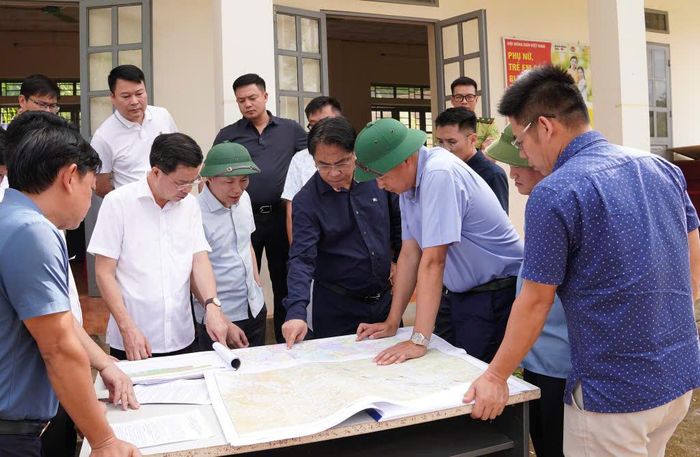 Bí thư Tỉnh ủy Phan Thăng An nghe báo cáo phương án quy hoạch Cảng hàng không Cao Bằng.