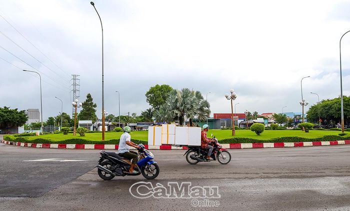 Người dân kiến nghị sớm nghiên cứu điều chỉnh, bố trí lại vòng xoay nhằm mở rộng không gian lưu thông, giảm nguy cơ tai nạn.