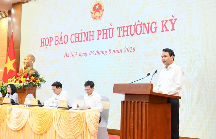Bộ trưởng, Chủ nhiệm Văn phòng Chính phủ, Người phát ngôn của Chính phủ Đặng Xuân Phong thông tin tại Họp báo. Ảnh: Như Ý