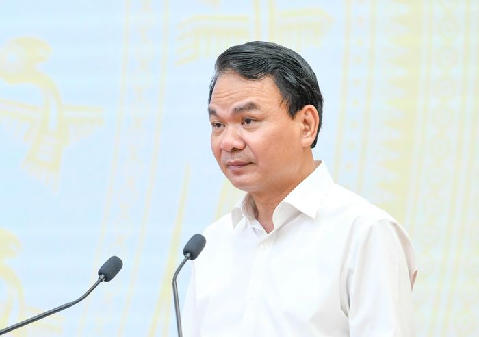Bộ trưởng, Chủ nhiệm Văn phòng Chính phủ, Người Phát ngôn của Chính phủ Đặng Xuân Phong thông tin tại Họp báo. Ảnh: Như Ý