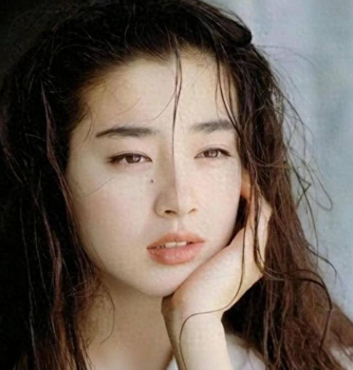 Tuổi thơ nữ diễn viên bị định đoạt bởi tham vọng của mẹ.