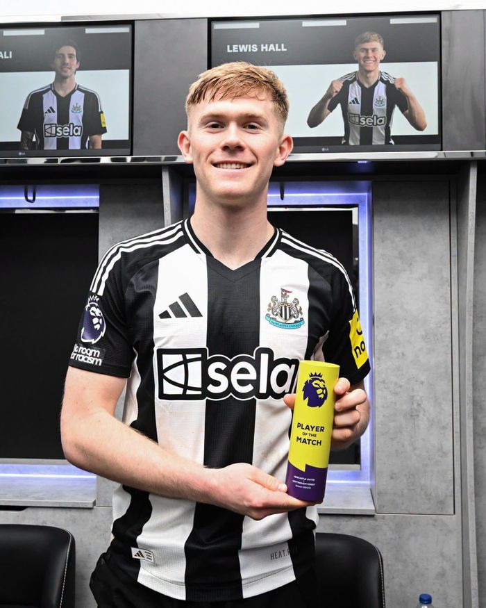 Lewis Hall còn hợp đồng dài hạn với đội chủ sân St James' Park đến năm 2029