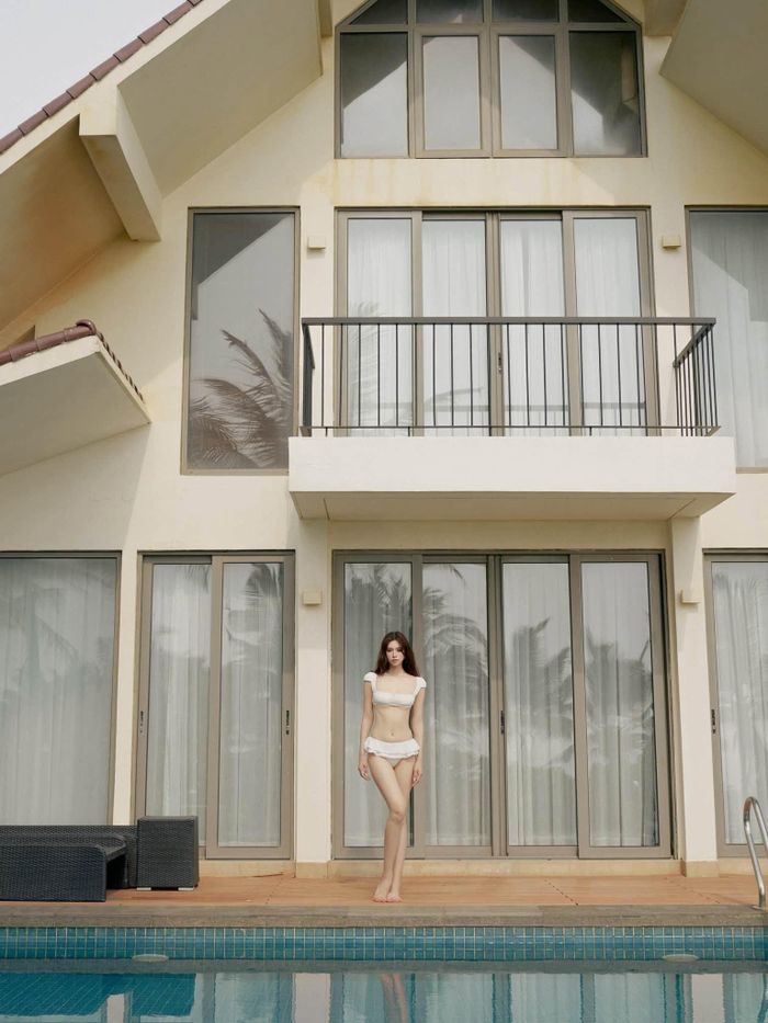 Người đẹp lựa chọn thiết kế bikini trẻ trung, tôn đường cong. (Ảnh: FBNV)