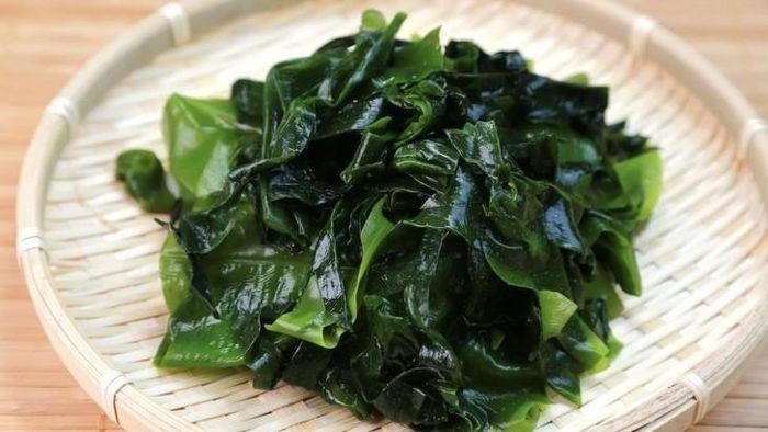Để nấu được canh rong biển ngon, điều đầu tiên bạn cần làm đó là chọn được rong biển chất lượng. Ảnh minh họa