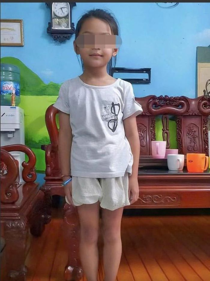 Cháu bé bị bỏ lại mái ấm.