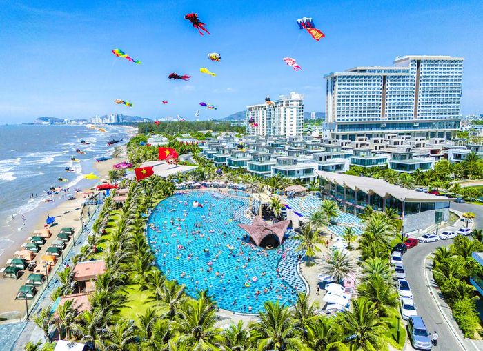 Tháp Alaric gồm 598 căn hộ du lịch, được bàn giao với nội thất nghỉ dưỡng.