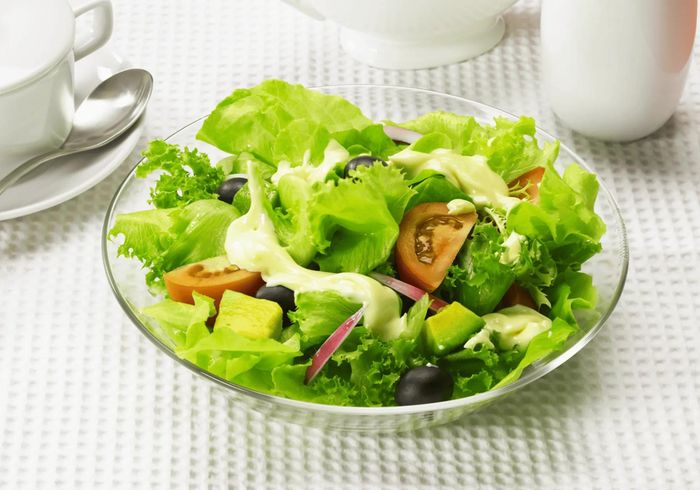 Salad sau khi cắt nhỏ lại có thời gian bảo quản ngắn hơn nhiều so với rau nguyên cây