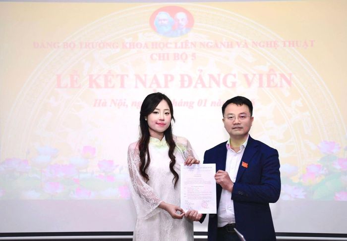 Nhìn lại chặng đường đại học, Lan Anh cho rằng điều giá trị nhất không chỉ là những danh hiệu mà còn là sự trưởng thành trong tư duy. 