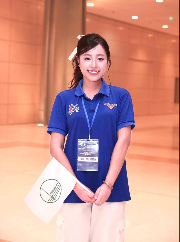 Sau bốn năm, những nỗ lực ấy được ghi nhận bằng tấm bằng tốt nghiệp loại giỏi cùng nhiều thành tích trong học tập và hoạt động phong trào. Lan Anh vinh dự nhận bằng khen, giấy khen vì có thành tích xuất sắc trong công tác Đoàn và phong trào thanh niên cấp Thành đoàn Hà Nội, Hội Sinh viên Thành phố Hà Nội và Đại học Quốc gia Hà Nội các năm 2023, 2024, 2025. Năm 2024, cô nhận Bằng khen, Giấy khen về thành tích xuất sắc trong Chiến dịch Tình nguyện Mùa hè xanh năm 2024 của Hội sinh viên thành phố Hà Nội. Nữ sinh nhận trao danh hiệu “Ngôi sao xanh” cấp Đại học Quốc gia Hà Nội năm 2024; ba năm liên tiếp đạt danh hiệu “Gương mặt trẻ tiêu biểu” của Trường Khoa học liên ngành và Nghệ thuật; danh hiệu “Sinh viên 5 tốt” cấp trường năm học 2024-2025.