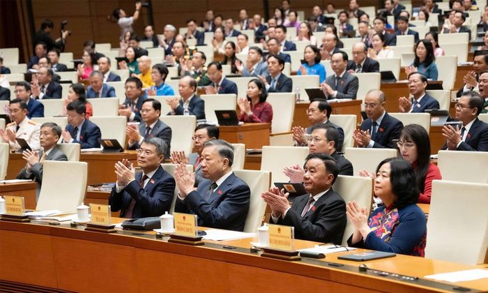Tổng Bí thư, Chủ tịch nước Tô Lâm, Thủ tướng Lê Minh Hưng, Thường trực Ban Bí thư Trần Cẩm Tú, Chủ tịch Ủy ban Trung ương MTTQ Việt Nam Bùi Thị Minh Hoài và các đại biểu tại phiên khai mạc kỳ họp.