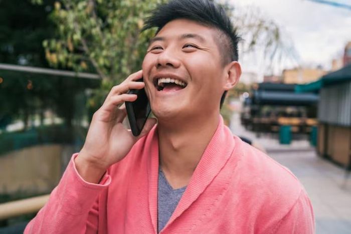Người Trung Quốc có thói quen nói to nơi công cộng. (Ảnh: Magnific)
