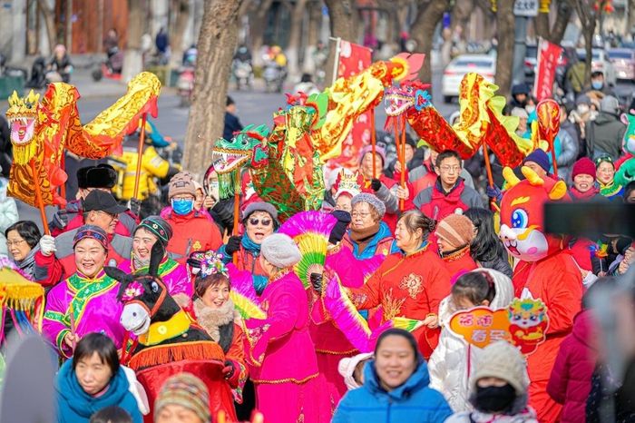 Tại Trung Quốc, nói chuyện to thể hiện sự nào nhiệt, tươi vui. (Ảnh: CNBC)