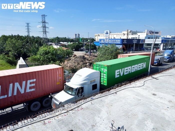 Theo quyết định, thời gian thực hiện dự án được điều chỉnh từ giai đoạn 2022 - 2025 sang giai đoạn 2022 - 2028 nhằm tạo điều kiện hoàn tất công tác bồi thường, giải phóng mặt bằng, tái định cư và thực hiện các thủ tục liên quan, bảo đảm tiến độ triển khai dự án. Các nội dung khác của quyết định phê duyệt dự án ban hành năm 2023 được giữ nguyên.